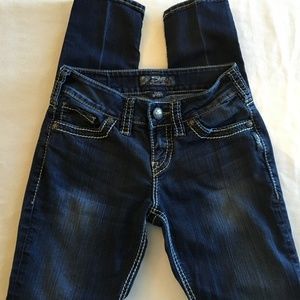 Silver Suki Dark Wash Skinny Jeans 25x31
